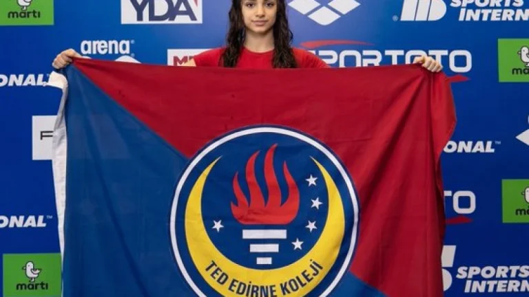 Derin Güleryüz performansıyla göz doldurdu
