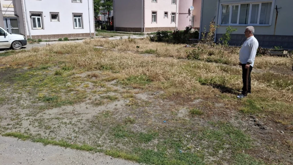 Yağmur yağıyor, mahalle çamura teslim oluyor